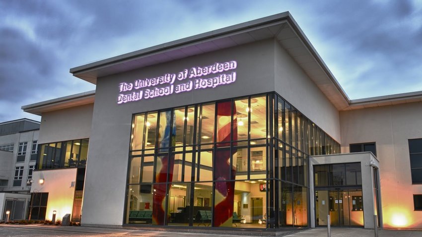 Early Patient Contact. At Aberdeen, there is lots of early patient contact, starting from Year 1. Medical and Dental students have lots of contact hours.