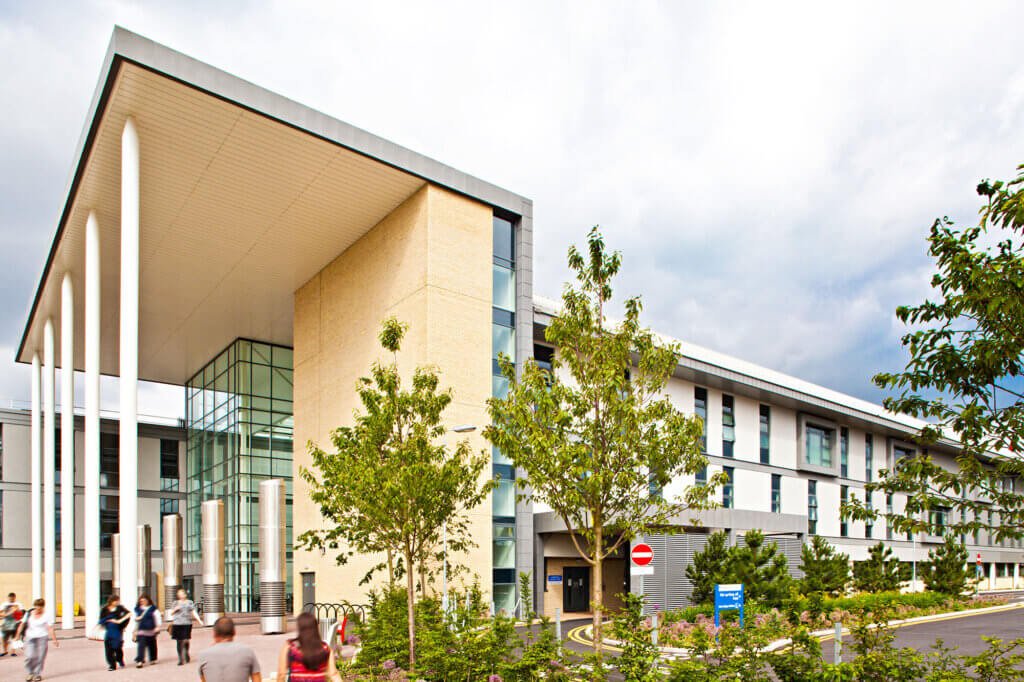 EARLY PATIENT CONTACT: As a dental student, you will gain a wide range of experience through hospital and community-based clinical placements including at Bristol Dental Hospital and at South Bristol Community Hospital, shown above.  As you progress through your dental training, you will provide primary dental care to the community under the direct supervision of a highly qualified dental teaching team.