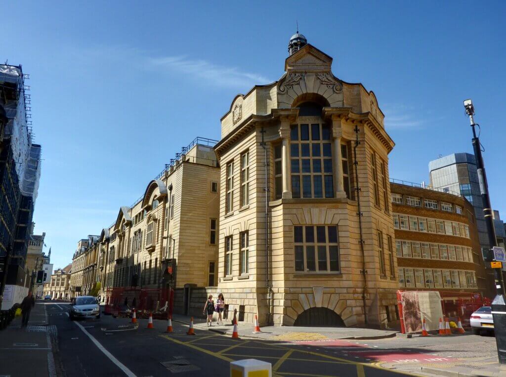 CAMBRIDGE MEDICAL SCHOOL: Cambridge Medical School is one of the world’s highest ranked universities with a highly prestigious and competitive Medicine course. Cambridge takes a very traditional approach to teaching Medicine but it also has unique aspects such as twice weekly full body dissections. The lectures and practical focused learning will suit students who are looking for a traditional style of learning.