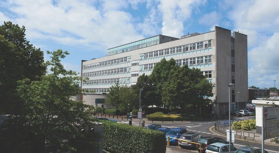 CARDIFF DENTAL SCHOOL: Cardiff is the only Dental School in Wales, meaning students will have the opportunity to experience a wide range of clinical experience in community dental clinics, district general hospitals and dedicated outreach teaching facilities, in and around Cardiff. The university is also ranked in the Top 3 for Dentistry in the UK (The Complete University Guide 2020) and Top 50 globally for Dentistry, in the 2020 QS World Rankings.