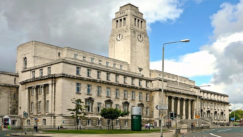 CITY ENVIRONMENT: The city itself has numerous universities, and wherever you go in Leeds, you will certainly come across students. There are tens of thousands of students going to universities in Leeds, so there’s no shortage of meeting like-minded people. This is beneficial for students who want to meet new people and socialise with students from different courses.