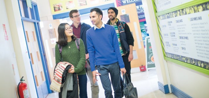 EXTRACURRICULAR TALKS: There is a wide range of Medical Societies at Nottingham, which gives students the opportunity to explore the different fields of Medicine. Students also have arranged extracurricular workshops with clinicians in different fields, where they go through what their job is really like, what a student should do to make their application competitive and provide networking opportunities for students to learn more and get experience.