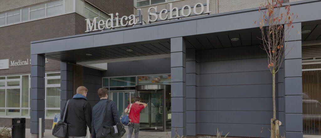 SHEFFIELD PICTURE 1: The Medicine course at Sheffield is highly competitive, with Times Higher Education ranking Sheffield within the top 100 in the world for clinical and health subjects. The university is in an easily accessible location in the country which makes it perfect for visiting friends at other unis, going home for the weekend or going for day trips outside of your studies. The busy city also offers multiple food halls, vegan restaurants and a monthly Peddler’s Night Market.