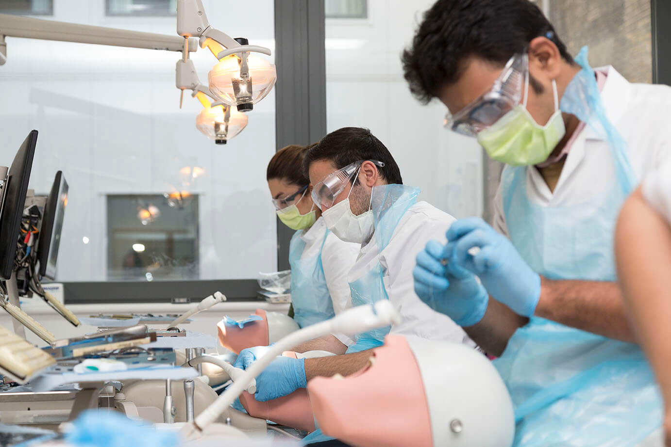 Dentistry-students-training-simulation